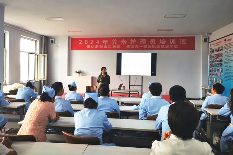 代表風(fēng)采丨周曉華 服務(wù)無大小，關(guān)鍵在用心——記一位職業(yè)中介服務(wù)者的堅守